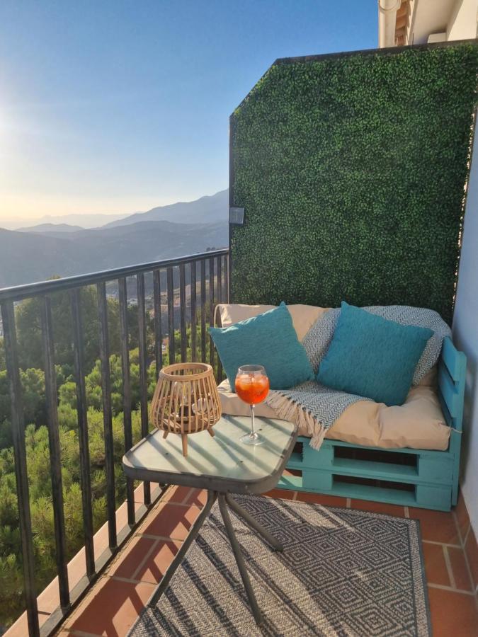 Lovely 2 Bed Apartment With Stunning Views & Pool Компета Екстер'єр фото