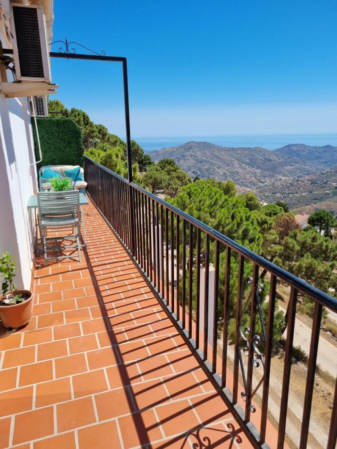 Lovely 2 Bed Apartment With Stunning Views & Pool Компета Екстер'єр фото