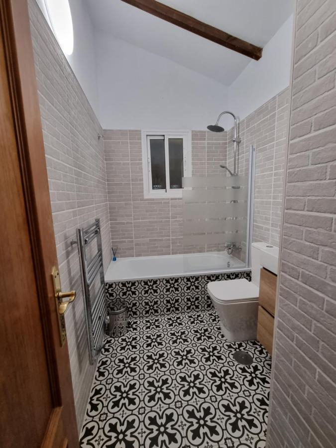 Lovely 2 Bed Apartment With Stunning Views & Pool Компета Екстер'єр фото