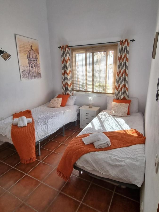Lovely 2 Bed Apartment With Stunning Views & Pool Компета Екстер'єр фото