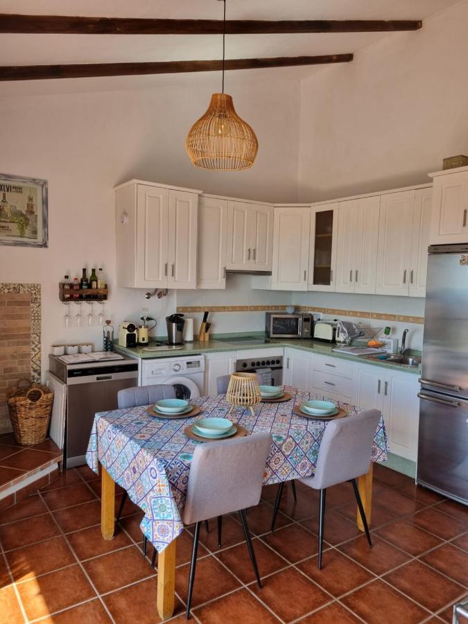 Lovely 2 Bed Apartment With Stunning Views & Pool Компета Екстер'єр фото